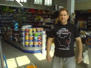 Koszulka Rocznicowa 11 lipca - Wołyń w sklepie z farbami w Poznaniu