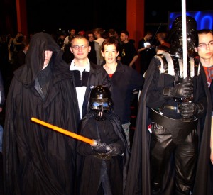 Mroczna Ferajna z przyjaciółmi - Vader Imperator i mniejszy Vader