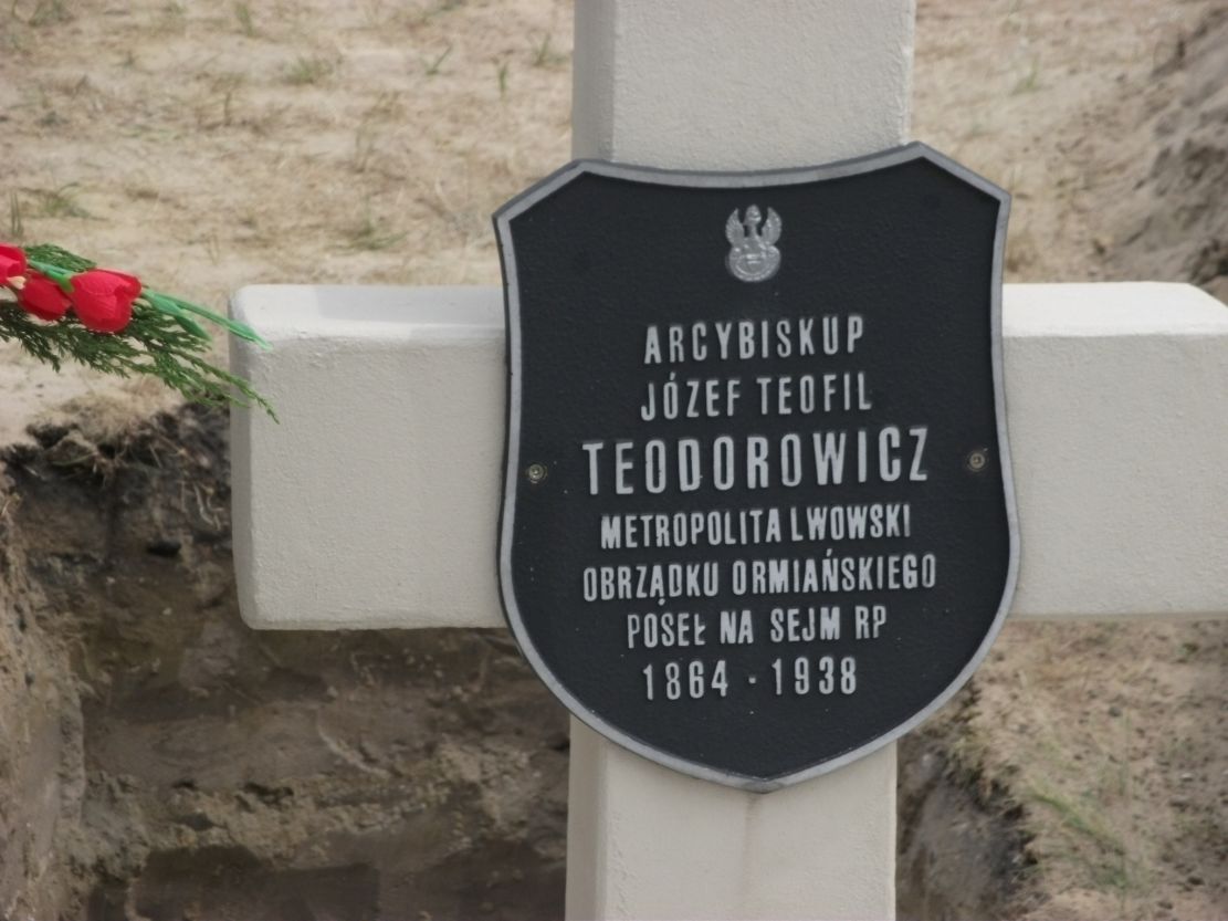 Na cmentarzu Orląt Lwowskich; wrócił: Arcybiskup Teodorowicz